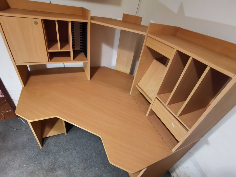 Secretaria de canto em madeira - muito bom estado