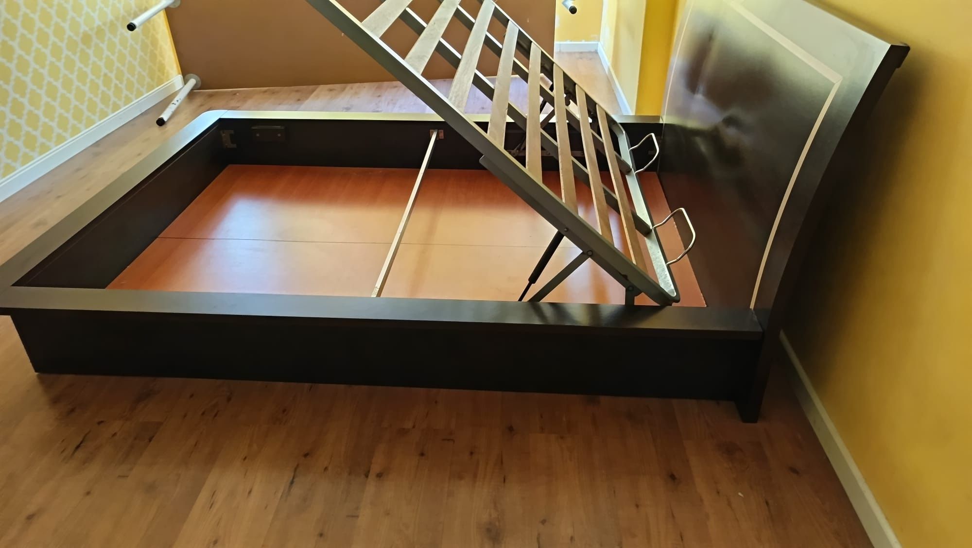 Mobiliário de Quarto de Casal – Bom Estado | Preço Negociável