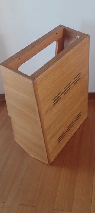 Estrutura metálica+madeira para equipamento técnico