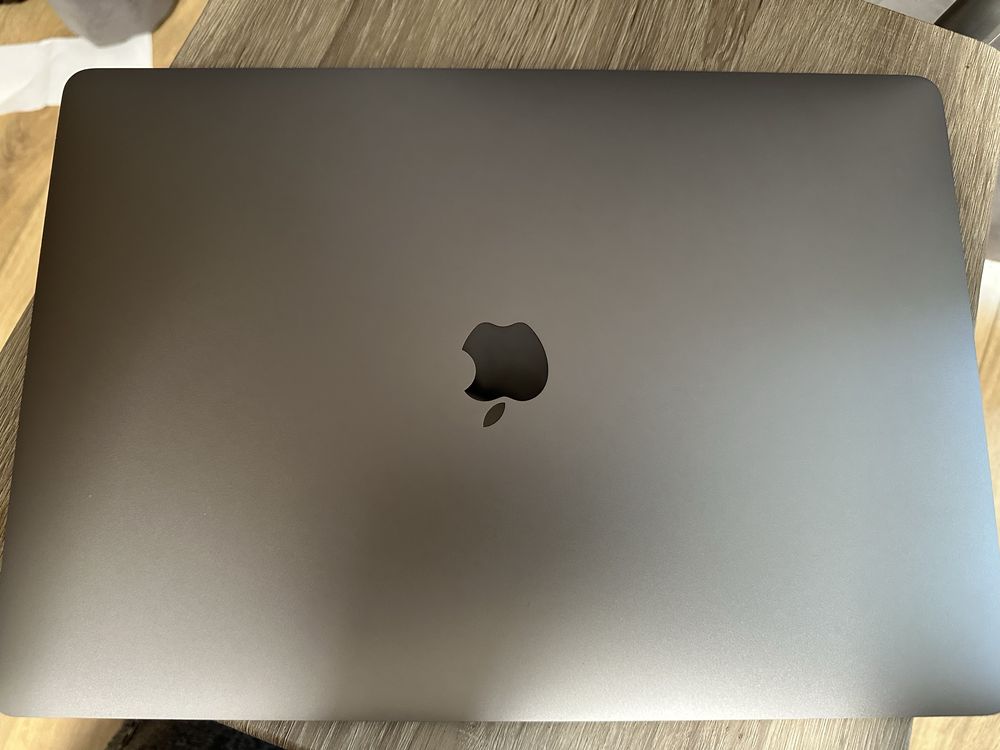 Продам Macbook pro 15 (2017) A1707 512Gb