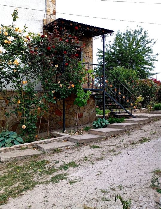 Будинок великий двоповерховий зі зручностями Вапнярка