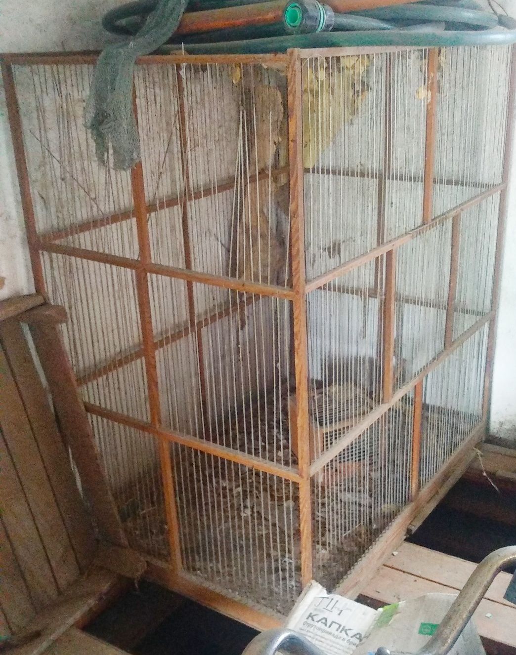 Продам большую клетку для птиц и других животных.