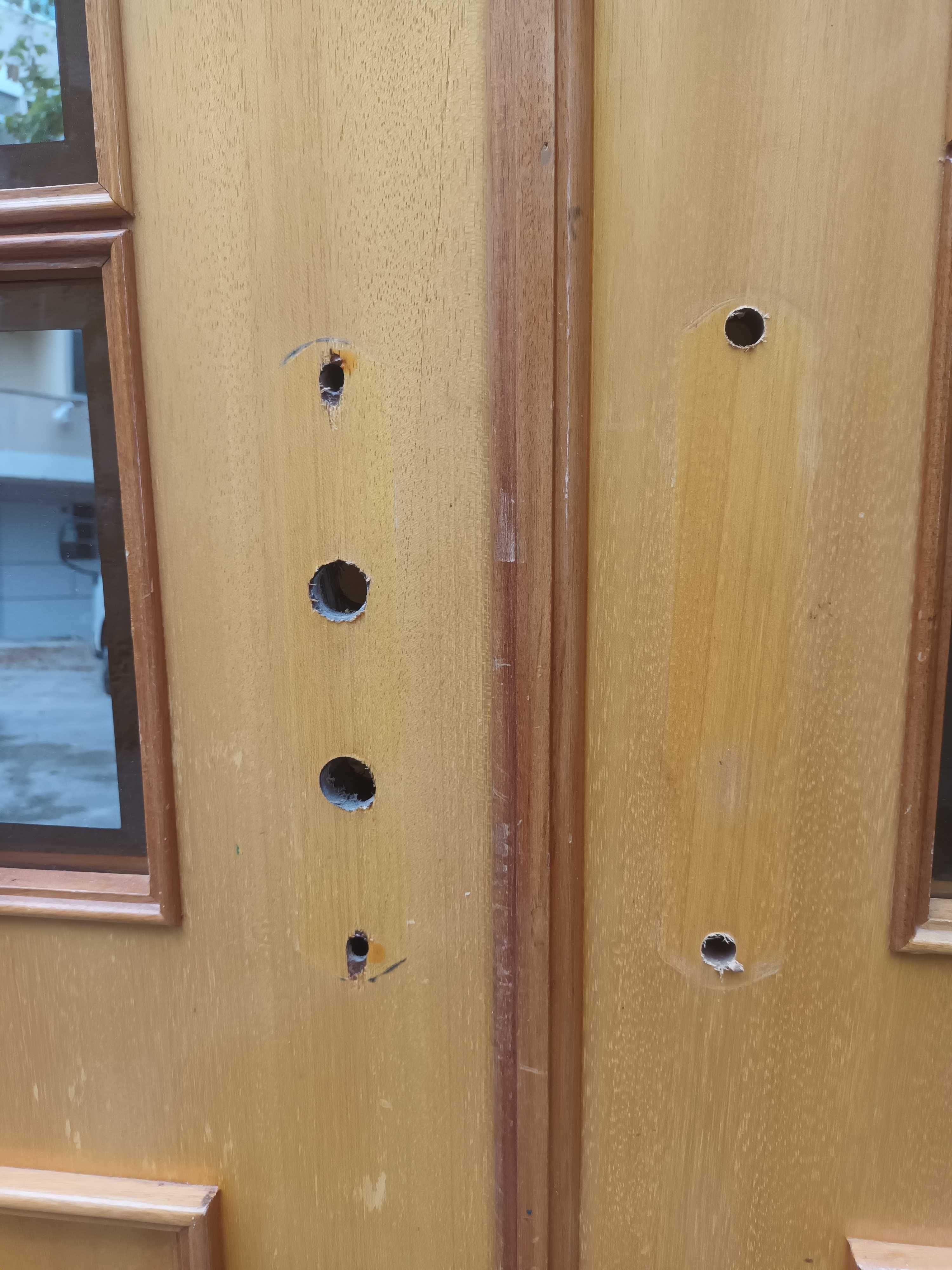 Portas em madeira com vidros