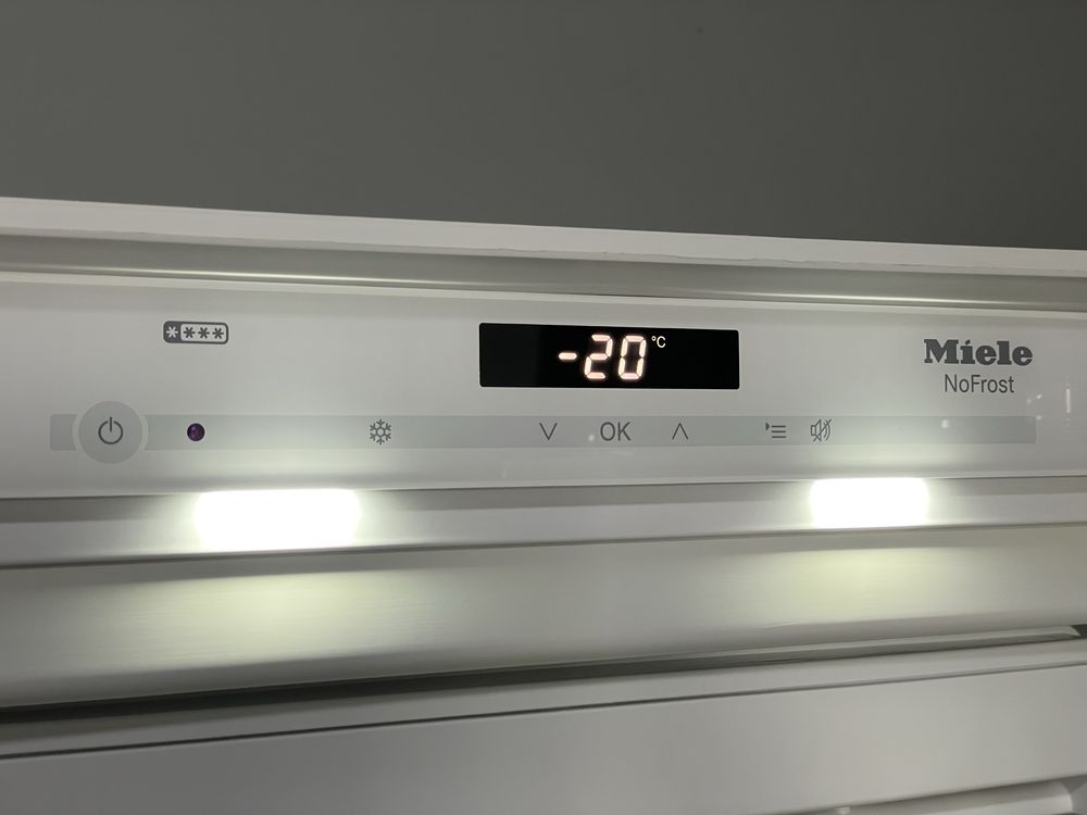 ПРЕМІУМ Морозильна камера Miele FNS 37402 вбудована Сенсорна ІДЕАЛ