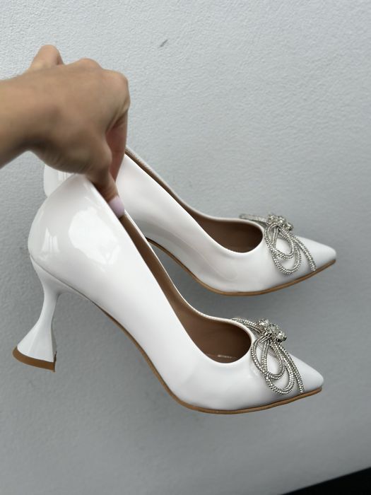 Оренда жіночих туфель на свята /фотосесію