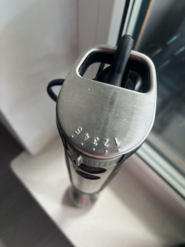 Blender  elektryczny reczny  Philips mocny 700  watt metalowy