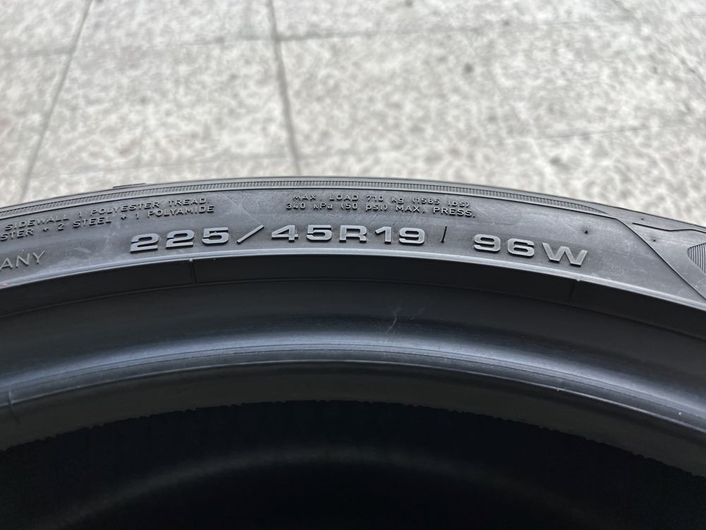 Pneus semi-novos 225/45R19