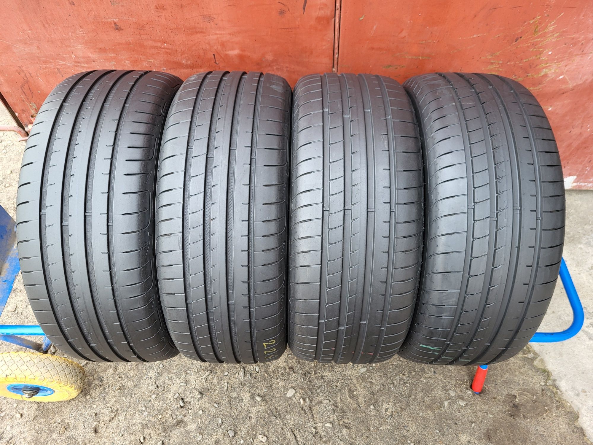 225/50/17 R17 GoodYear Eagle F1 4шт ціна за 1шт літо шини