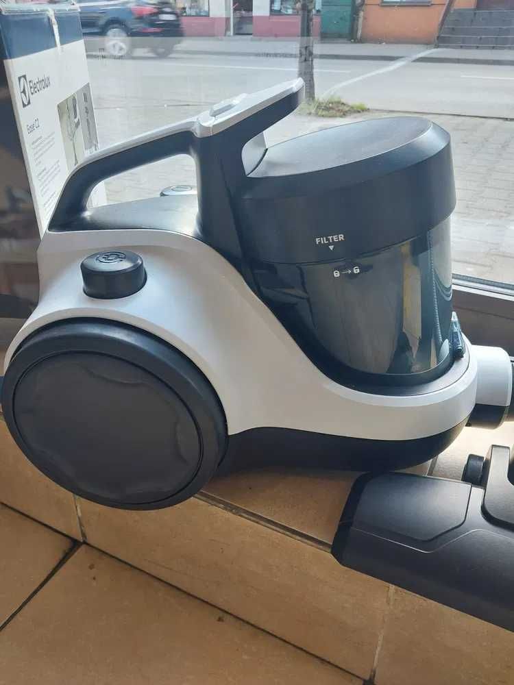 (227/25) Odkurzacz bezworkowy Electrolux Ease C2 ECC21-ZIW