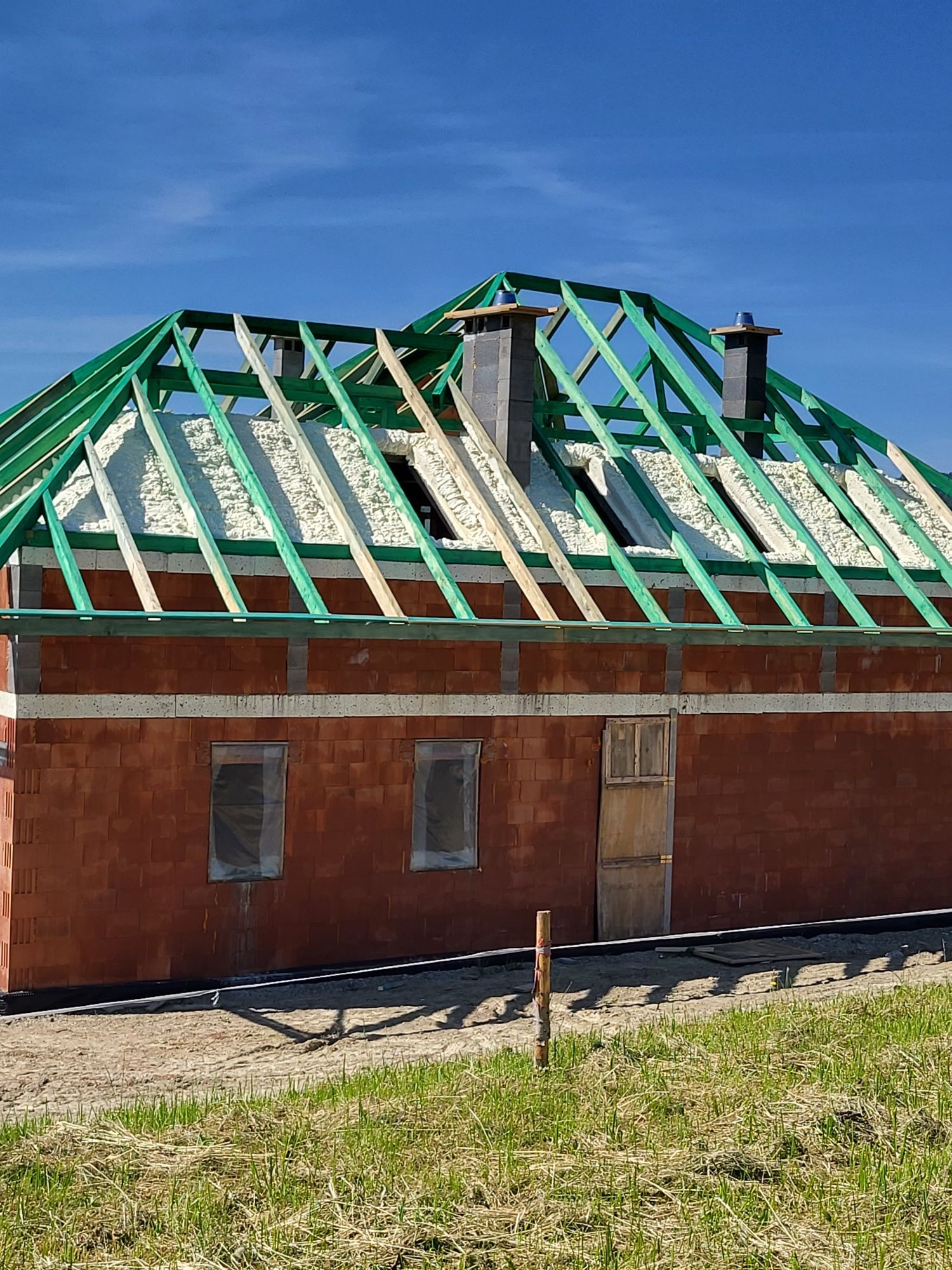 Izolacje natryskowe pianą pur ocieplenia poddaszy