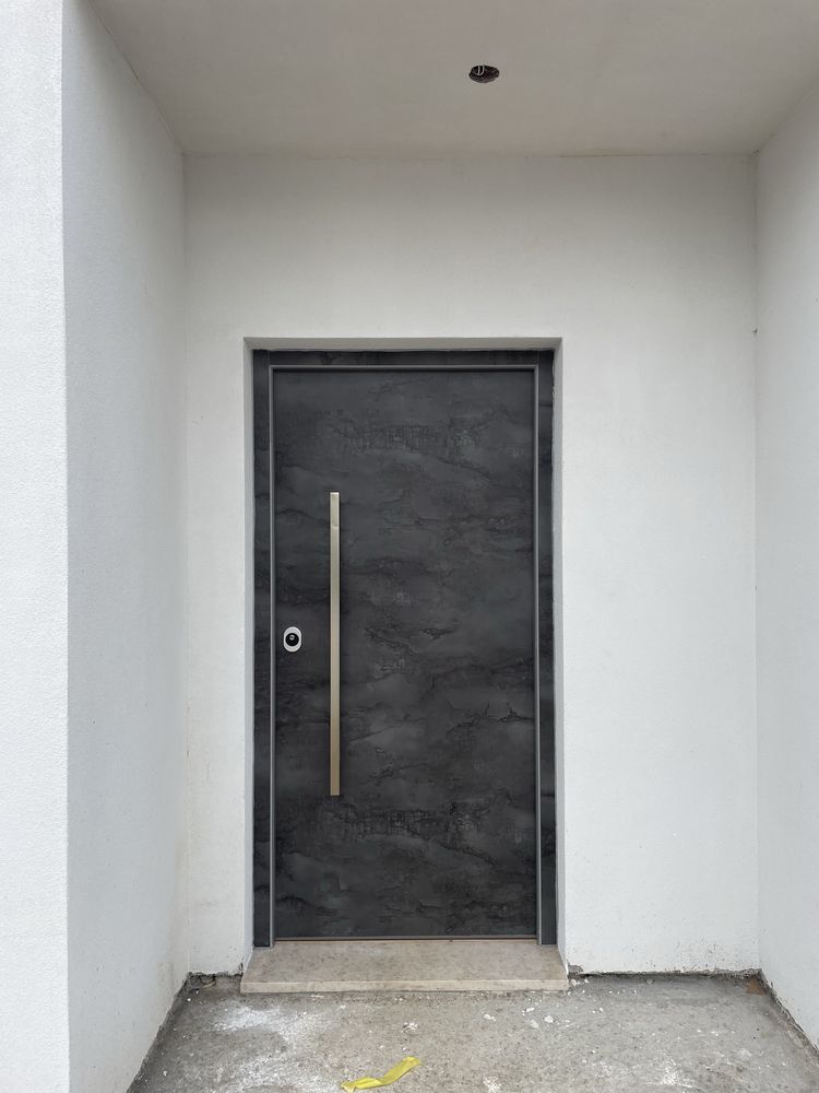 Porta blindada com montagem e iva incluso no preço