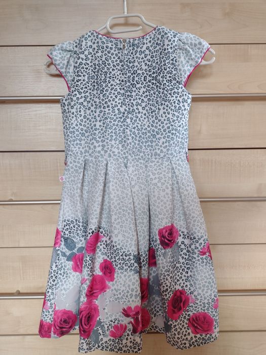 Śliczna sukienka w kwiaty