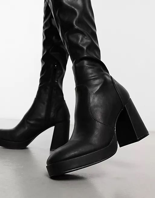 Schuh – Della – Czarne obcisłe botki do kolan na obcasie