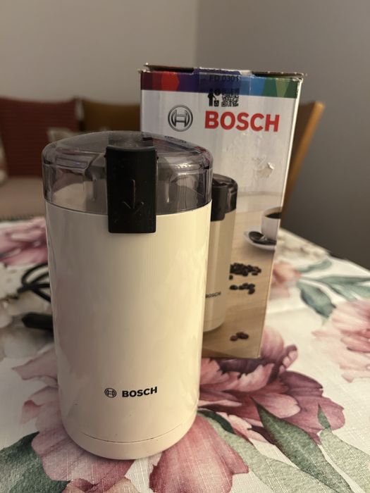 BOSCH TSM6A017C młynek do kawy beżowy