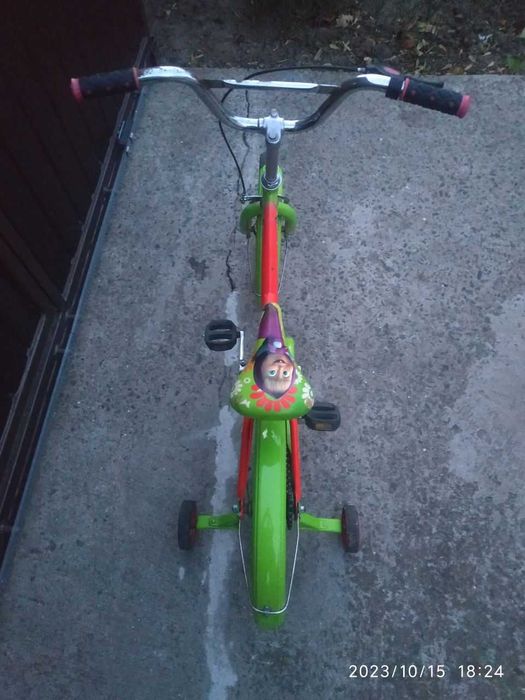 Продаю детский велосипед на роликах.