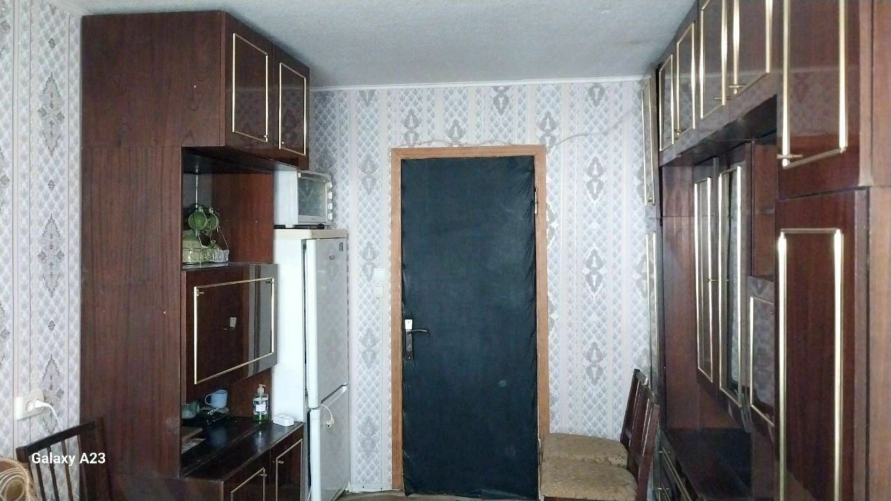 Сдам отличную гостинку напротив Рынка ХТЗ! Метро 15 минут.