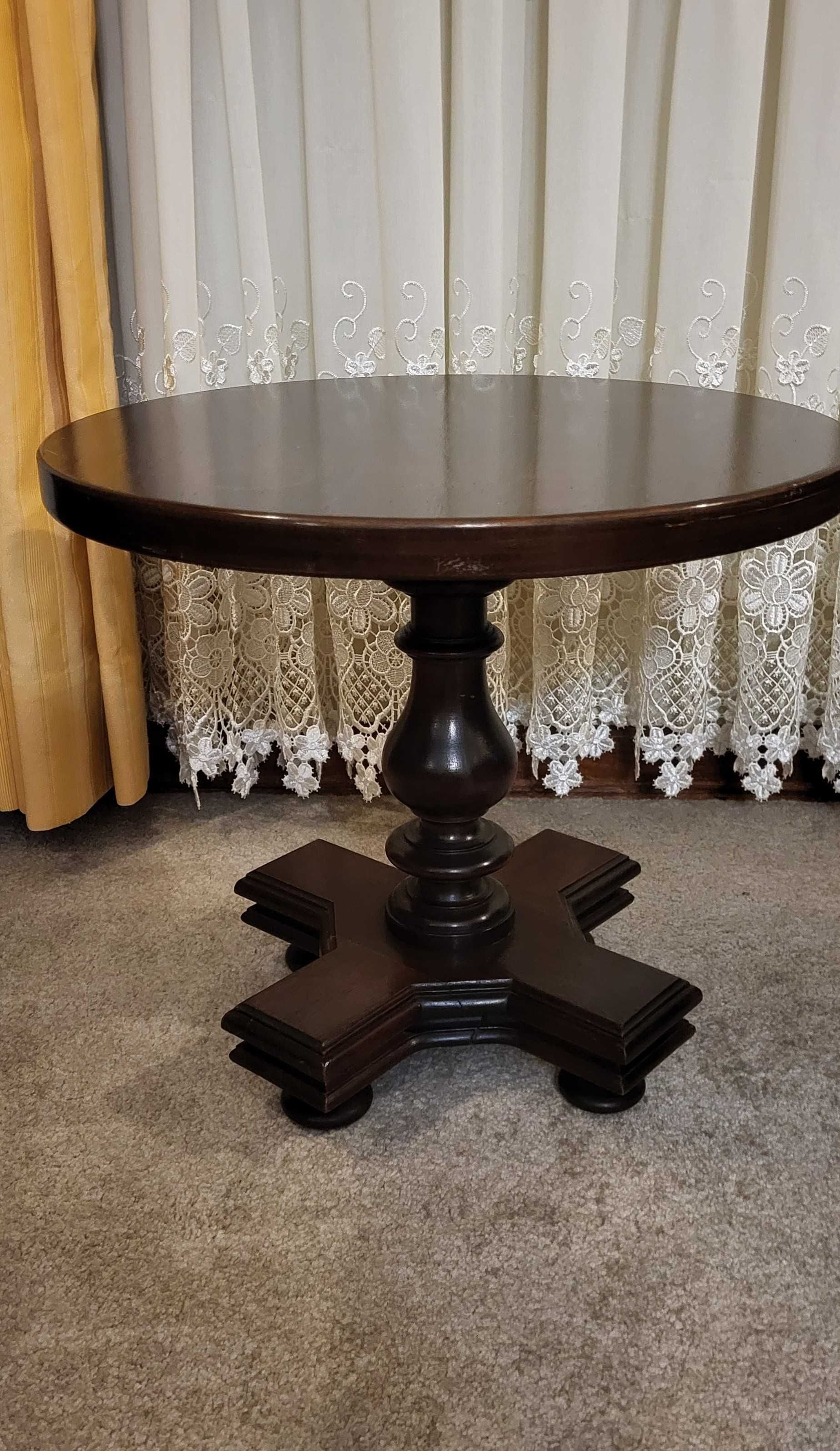 Mesa pequena em madeira - muito antiga
