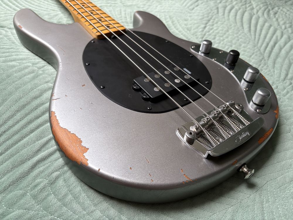 Stingray Custom . Nitro . Relic . Gitara basowa