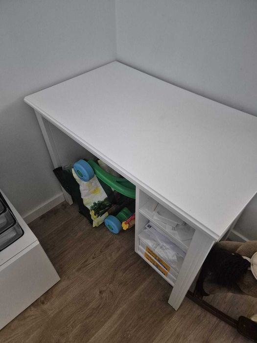 Secretaria como nova