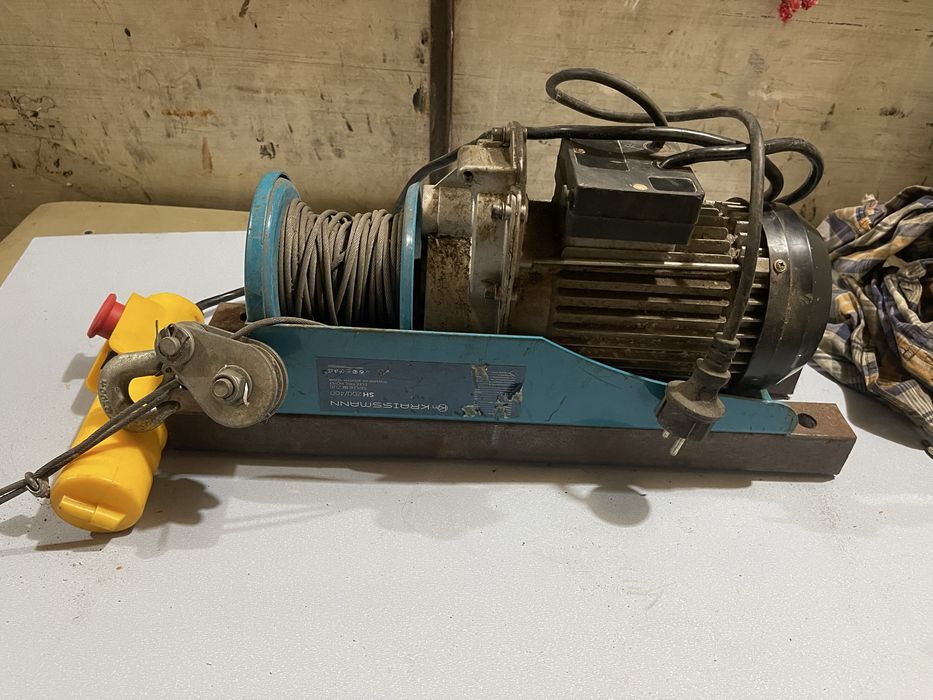 Підйомник електричний KRAISSMANN SH 200/400.