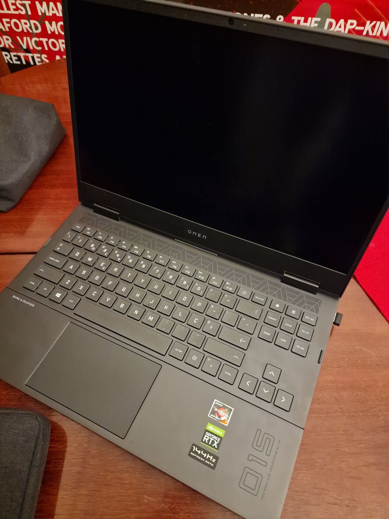 Portátil HP OMEN 15-EN1001NP