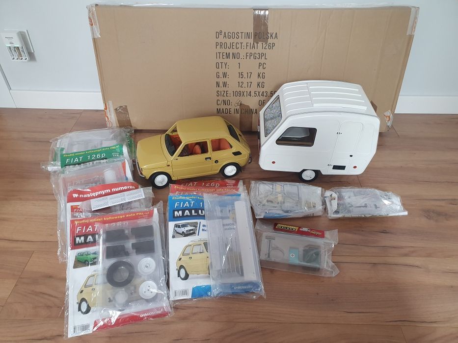 Model Fiat 126p + przyczepa kempingowa Niewiadow + Gablota Deagostini