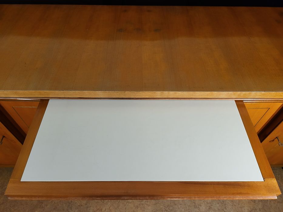 piękna komoda Wilhelm Renz   "WR"
-
.