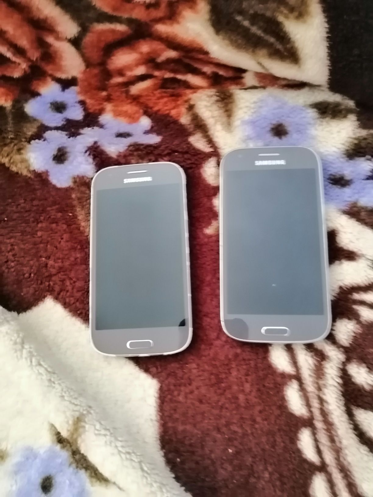 2 Telefony samsung galaxy ace4, jeden sprawny