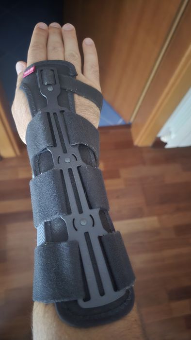 Tala imobilizadora mão dto