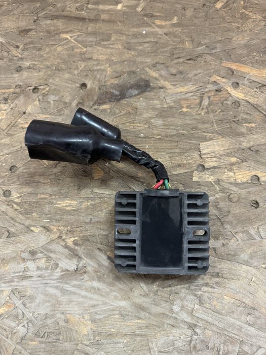 Honda cbr sc57 1000rr regulator napięcia