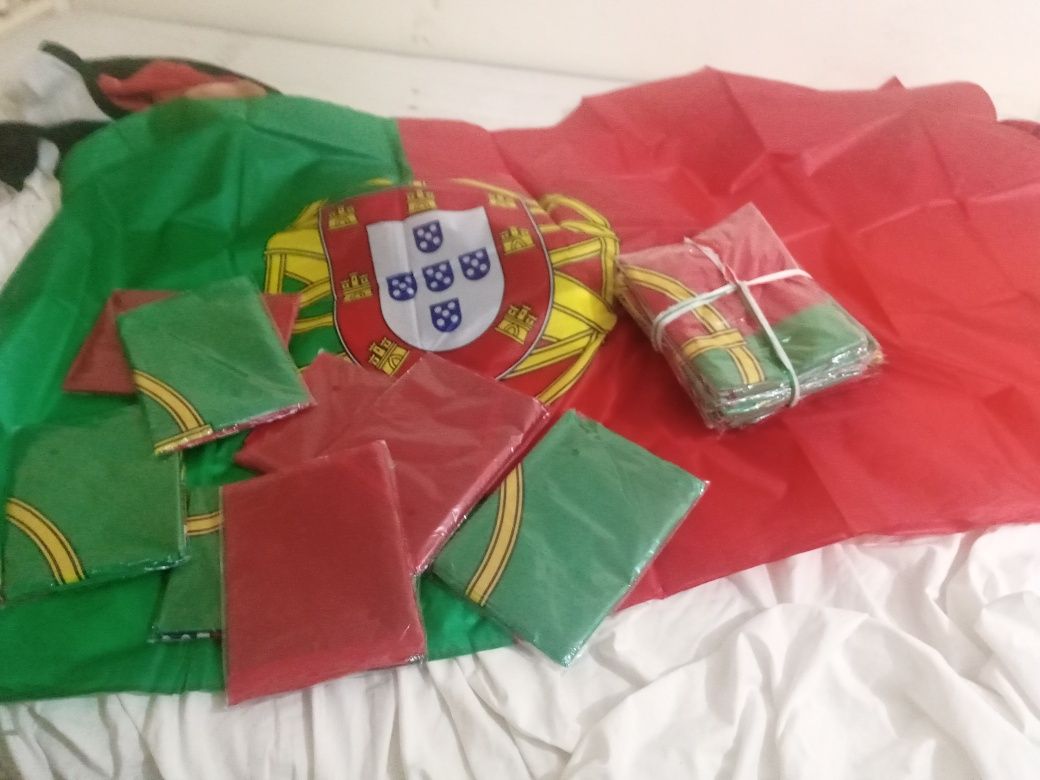Bandeiras enormes de Portugal com as medidas 1,50 X 0.90
