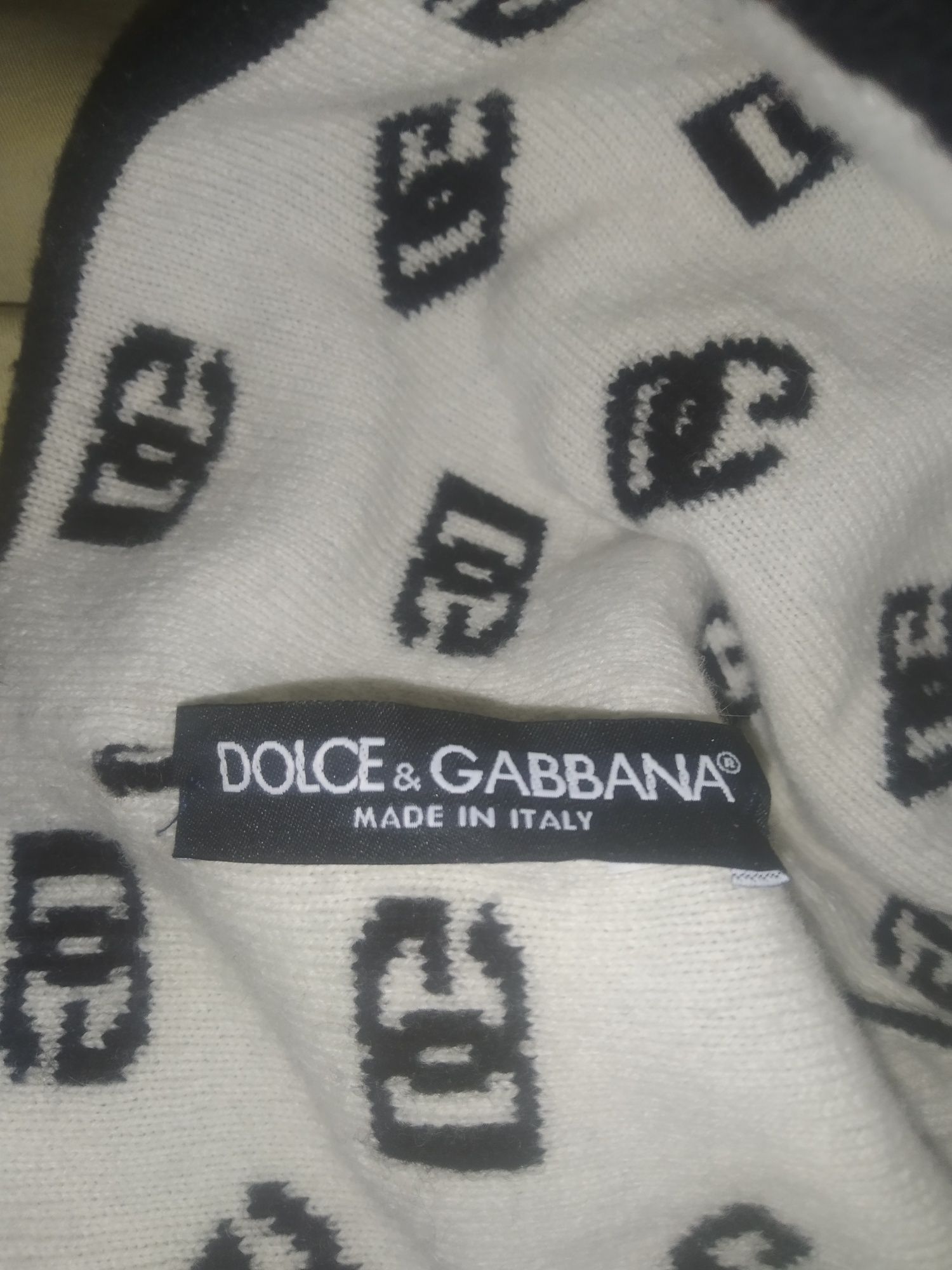 Двусторонняя шерстяная шапка бренда Dolce&Gabbana  
 шапка біні з жакк