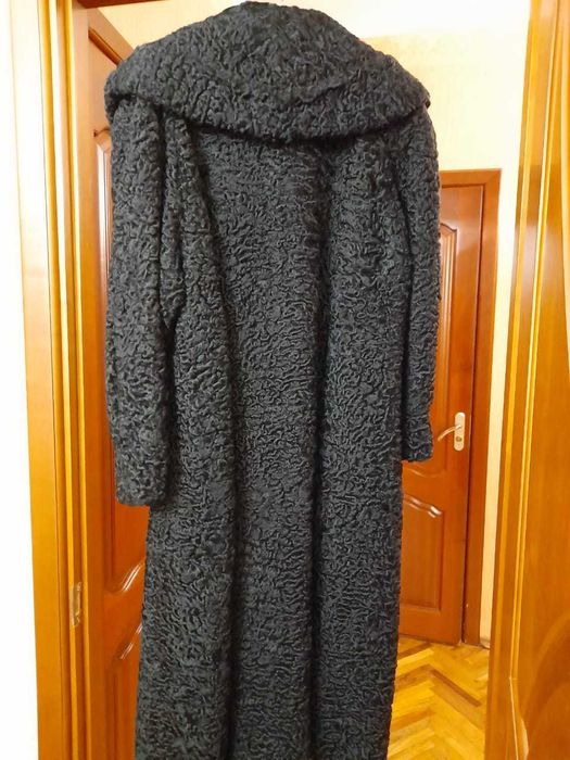 Шуба каракулева.