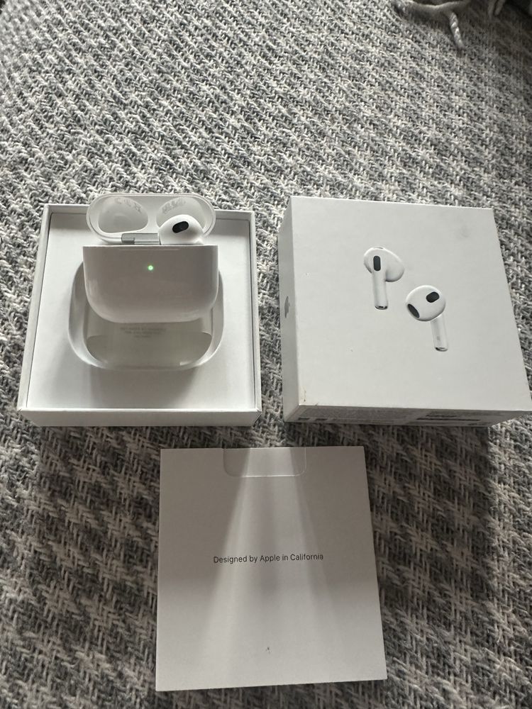 AirPods series 3 original  кейс и правый наушник