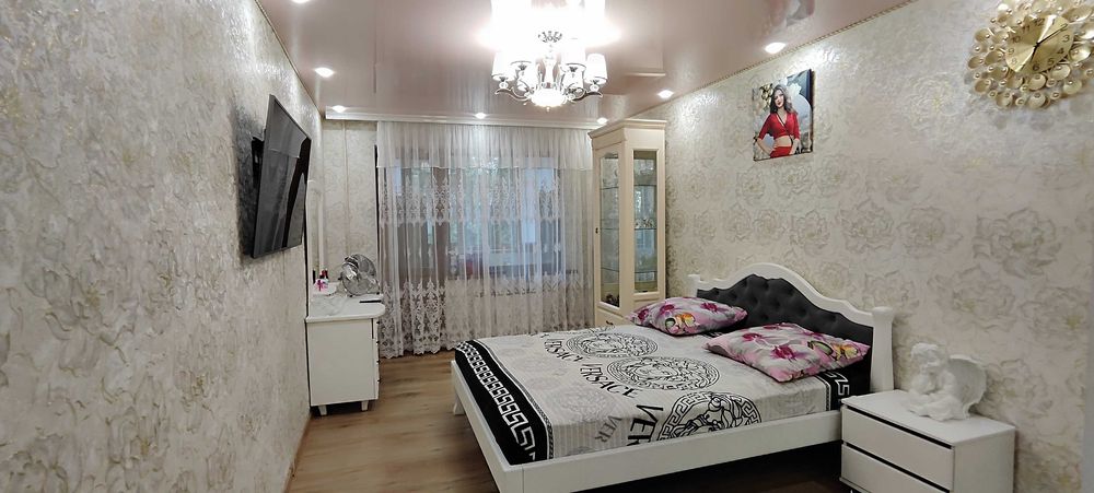 Двокімнатна квартира з дорогим якісним євроремонтом.Кімнати роздільні