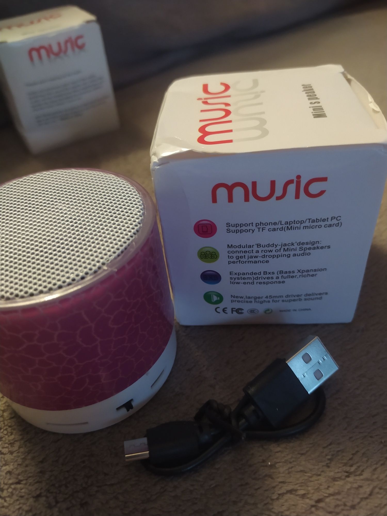 Nowy minigłośnik bluetooth różowy