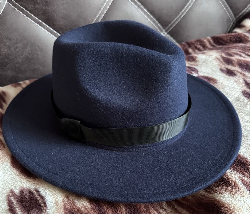 Капелюхи (чоловічий та жіночі)