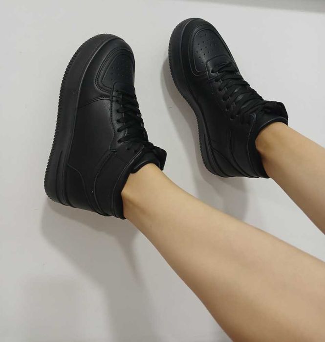 Круті кросівки/хайтопи. р.39(але дуже маломір)