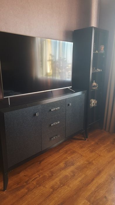 ЛЮКС . .Недалеко від центру. Біля медичного університету ім.