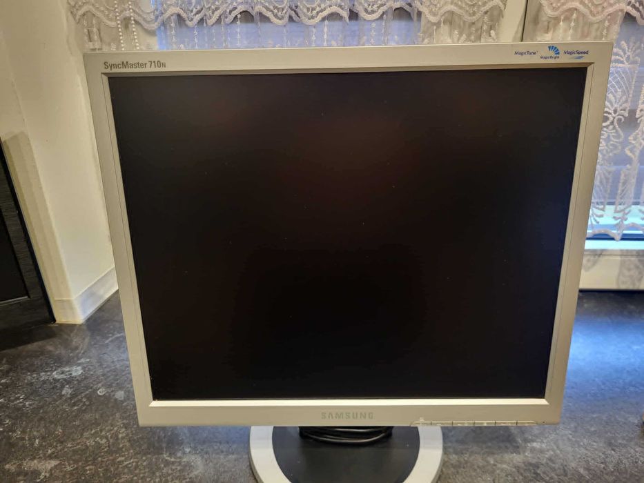 Monitor do komputera SAMSUNG SyncMaster 710N Silver 17"