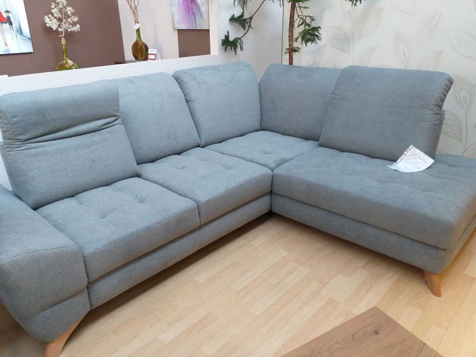 Narożnik z pojemnikiem, funkcją spania, regulowanymi zagłówkami