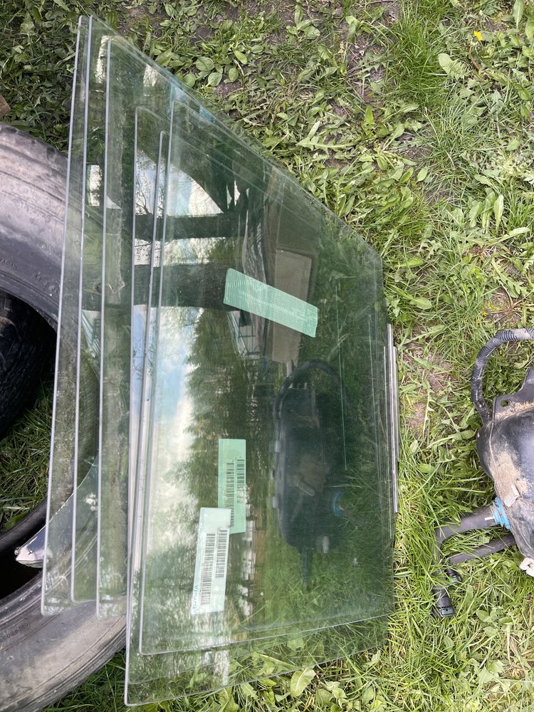 Toyota cruiser 200, prado 120, 150, Lexus стекло в дверь