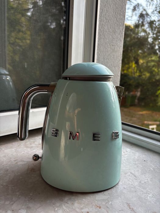 Czajnik elektryczny SMEG ( pokrywka uszkodzona )