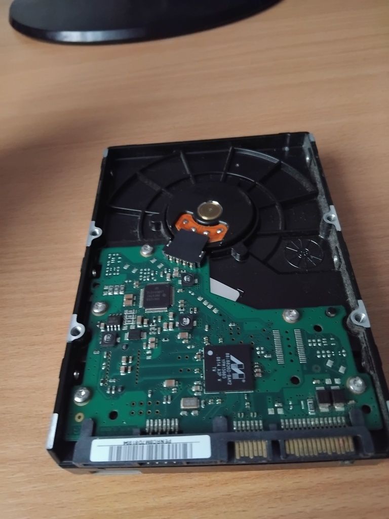 Жоский диск 250 Гб (HDD)