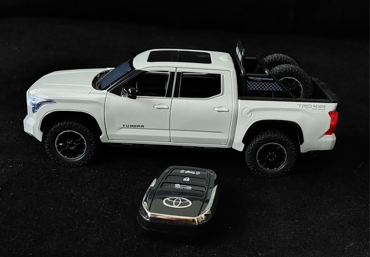 Model 1:24 Toyota TUNDRA samochód pilot zdalnie sterowany