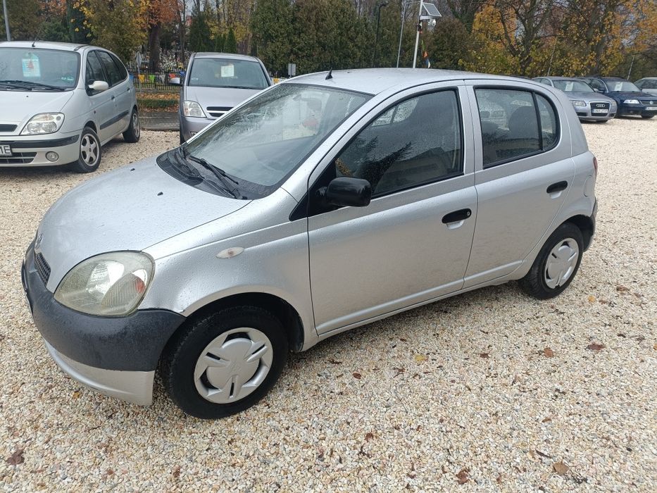 Bardzo ładna toyota Yaris 1.0 bez rdzy do jazdy