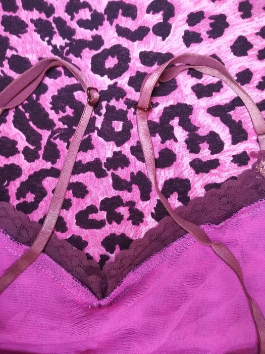 Летнее розовое платье с леопардовым принтом б/у