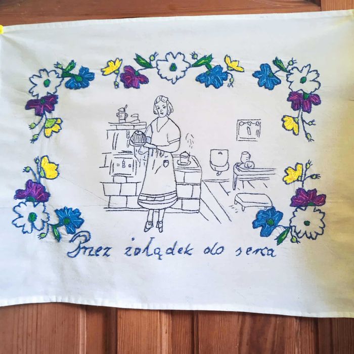 Makatka ścienna ręcznie haftowana nowa.Przez żołądek do serca.