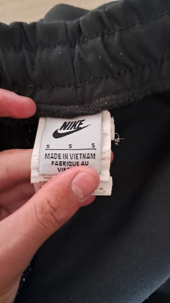 Продам штаны nike tech fleece