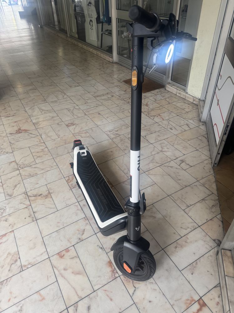 Niu kqi3 sport Em muito bom estado.